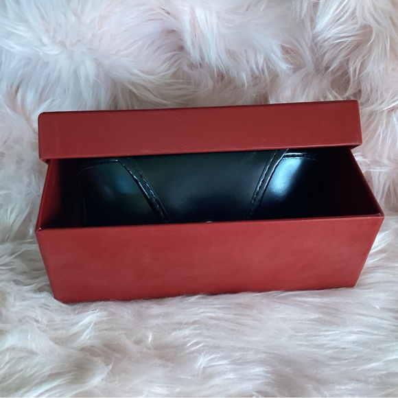 Salvatore Ferragamo sunglasses with case, cleaning cloth and box NWOT - Picture 7 of 8